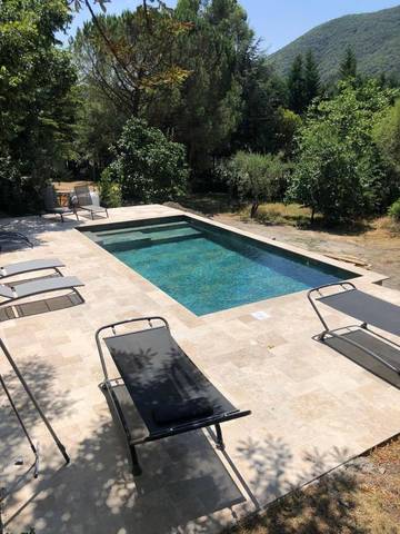 Gîte pour 2 personnes, avec jardin ainsi que sauna et piscine à Saint-Florent-sur-Auzonnet