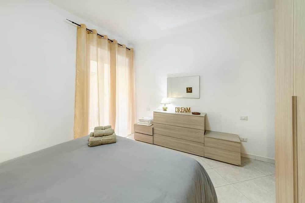 Entire apartment, Klaire House: apartment all to yourself on the Pozzuoli harbor in Pozzuoli, Naples Province