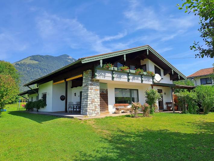 Ferienwohnung für 5 Personen, mit Balkon und Terrasse sowie Garten