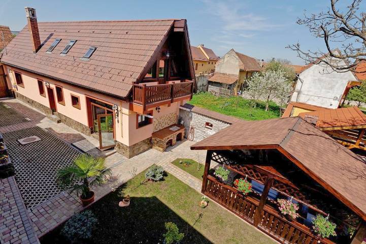 Willa dla 14 osób, z basen i ogród oraz sauna i widok w Karpaty (Rumunia)