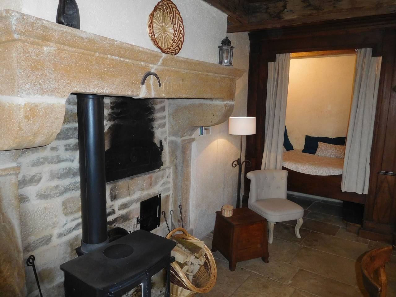 Casa rural independiente con horno de pan, vistas al valle y rutas forestales. Ideal para escapadas culturales y de naturaleza. in Cohons, Alto Marne