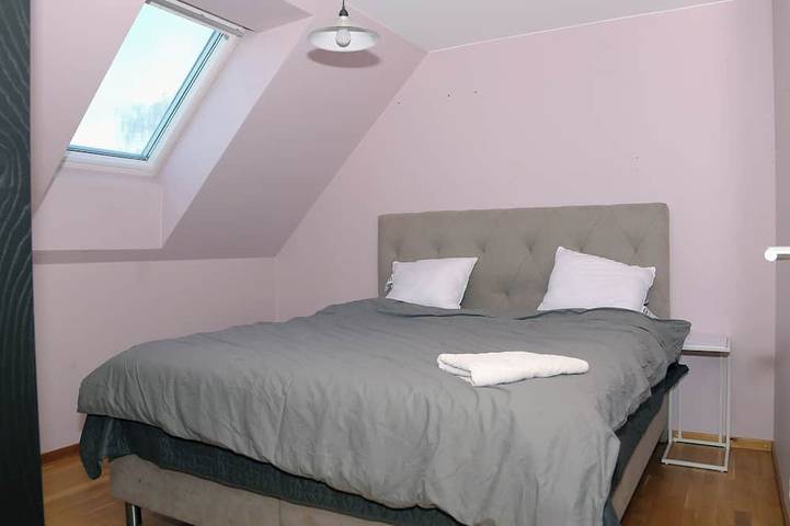 5-Schlafzimmer Haus mit Jacuzzi, kostenlosem Parken und 2 Bädern in Malmö in Malmö, Schwedische Ostsee