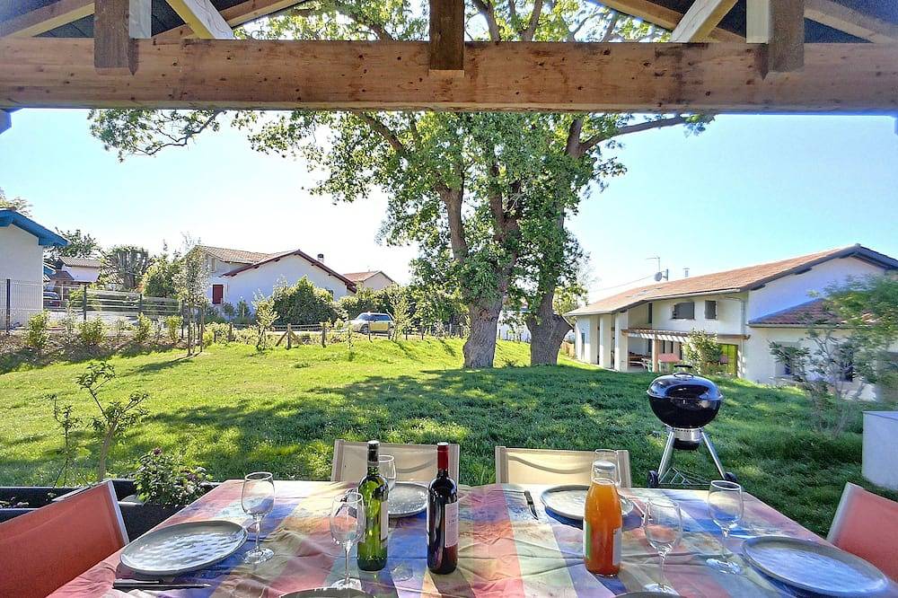 Villa Arcangues, super jardin au calme, 7min plage de Biarritz, chiens acceptés! in Arcangues, Région de Bayonne