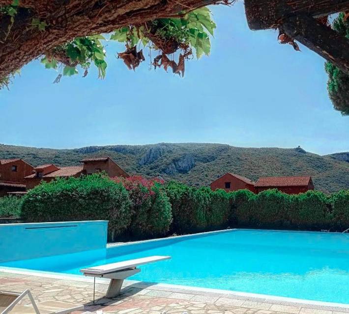 Ferienhaus für 8 Personen, mit Pool und Ausblick sowie Garten, mit Haustier