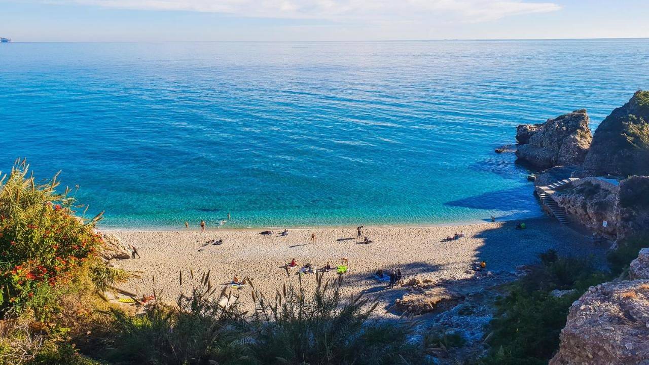 Apartamentos Latin in Playa Carabeíllo, Nerja