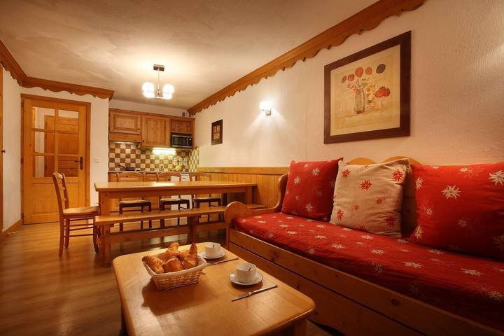 Gîte pour 4 personnes, avec terrasse ainsi que piscine et sauna à Oz - 2