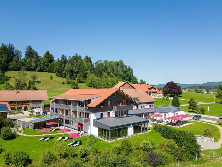 Hotel, mit Terrasse und Garten sowie Pool und Sauna in Maierhöfen