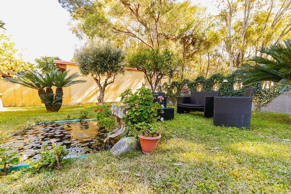 Just a stone's throw from the beach and the pine forest. in Borgia, Ionische Küste Kalabrien