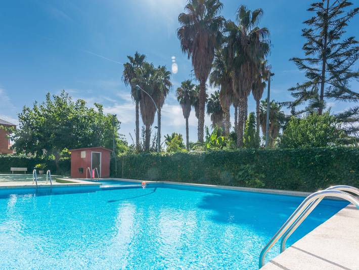 Appartamento per 6 persone, con Balcone e Giardino nonché Piscina per bambini e Piscina a Pineda de Mar
