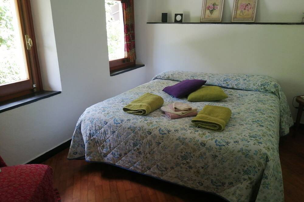 Cozy apartment in the quiet of the Ligurian countryside in Avegno, Riviera di Levante