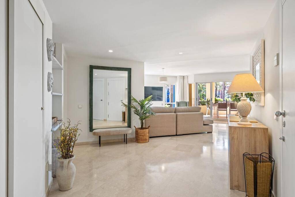 Entire apartment, Three-Bedroom Apartment in Sotogrande, San Roque