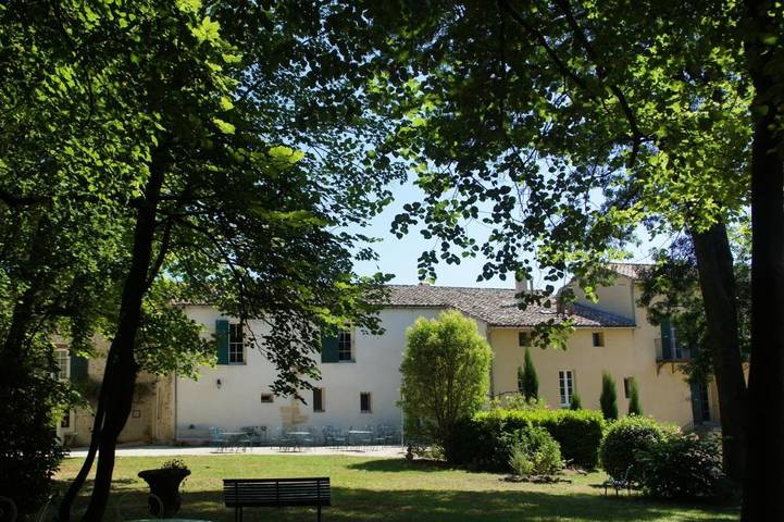 Hôtel pour 2 personnes, avec jacuzzi et piscine ainsi que sauna et jardin