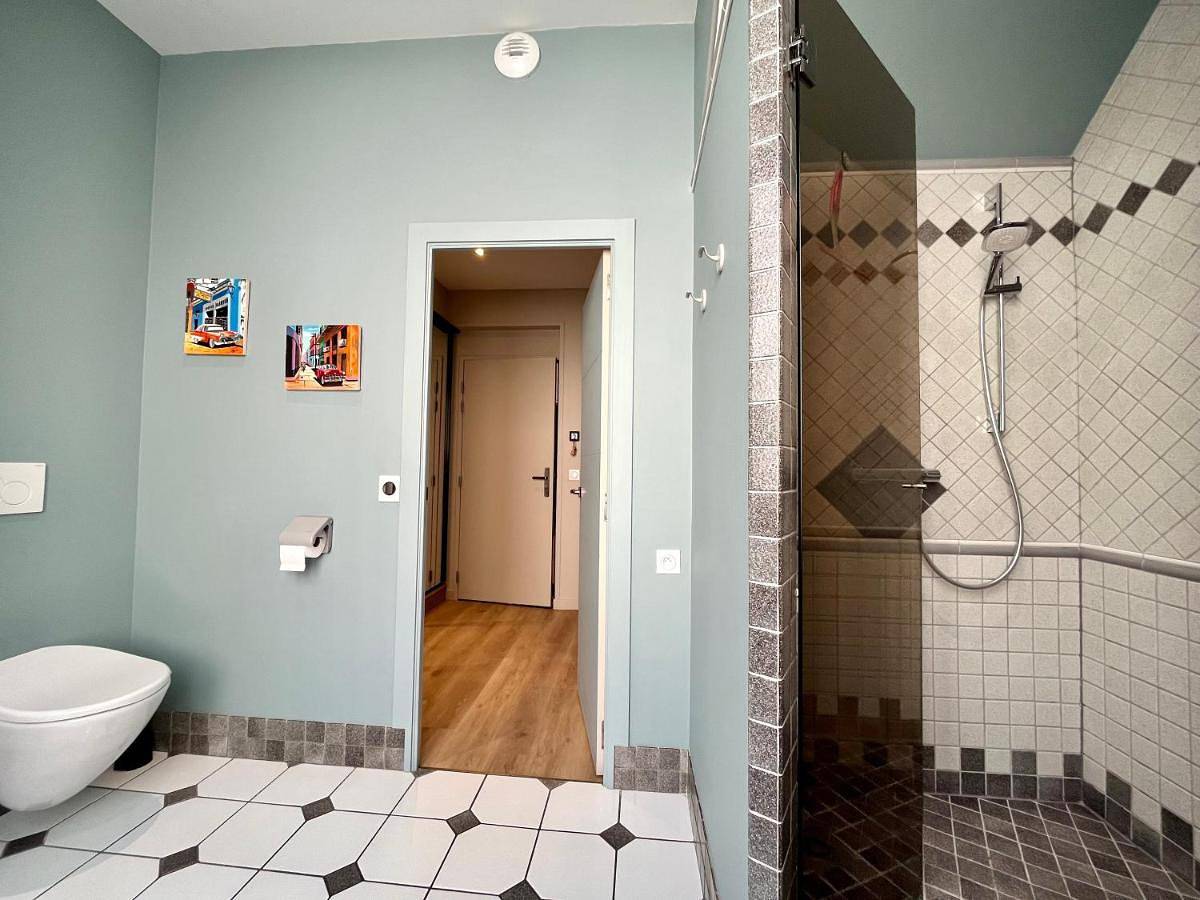 Double Room with Private External Bathroom in Reims, Marne