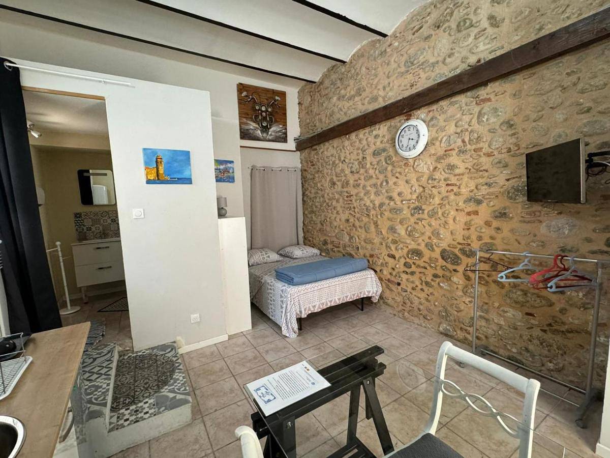 Appartement entier, Studio centre ville du Boulou pour 2 personnes- check in 18h 20h check out 11h max juillet-aout 1 semaine minimum in Le Boulou, Région de Céret