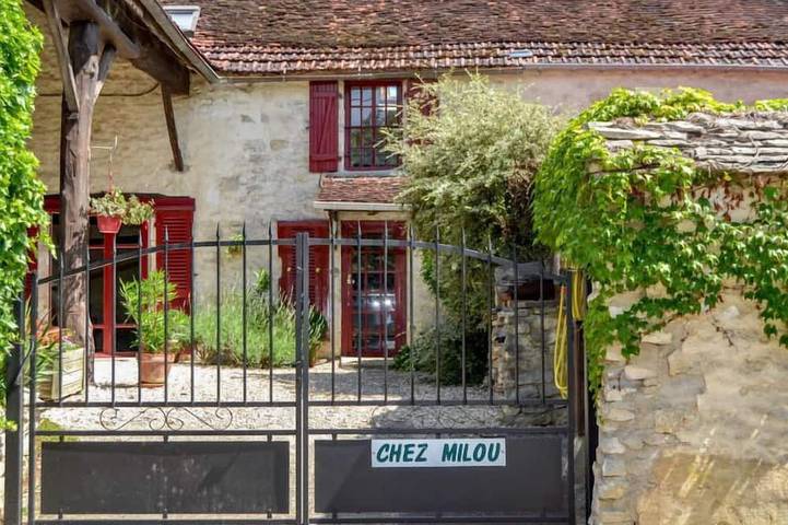 Location de vacances pour 4 personnes, avec jardin à Tanlay