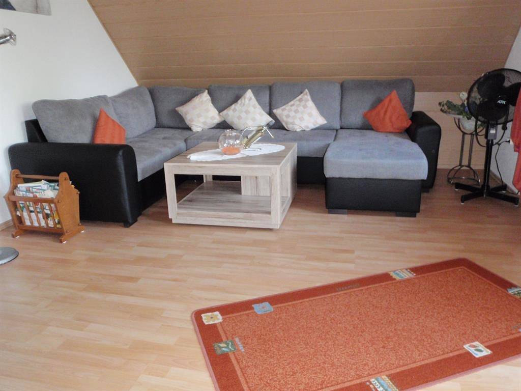 Ganze Ferienwohnung, 4-Bett-Ferienwohnung mit Balkon in Üxheim, Vulkaneifel