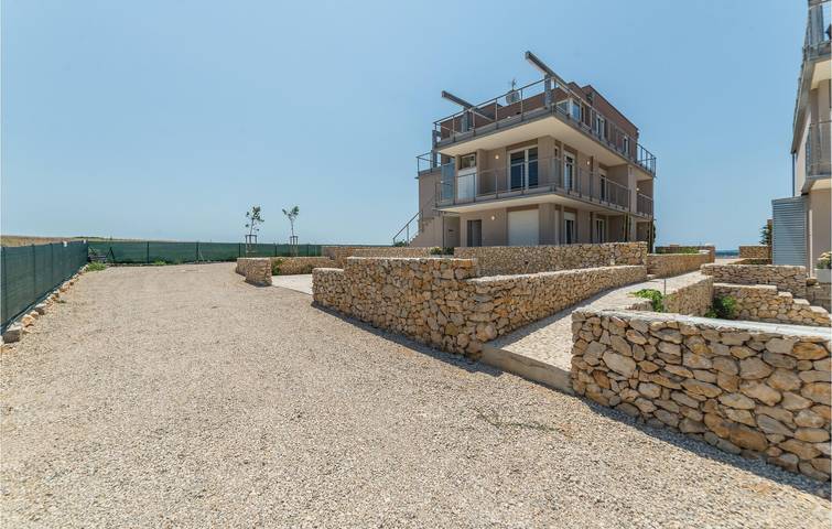 Ferienwohnung für 8 Personen, mit Terrasse auf Pag - 2