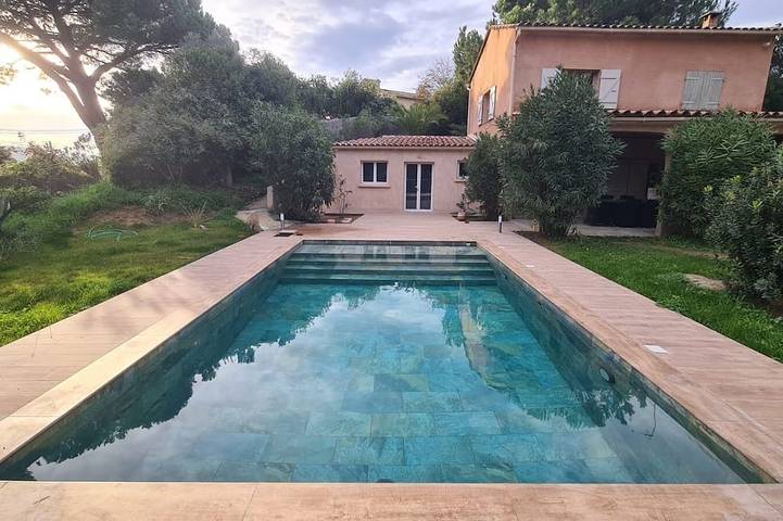 Location de vacances pour 7 personnes, avec jardin dans Plage d'Agosta