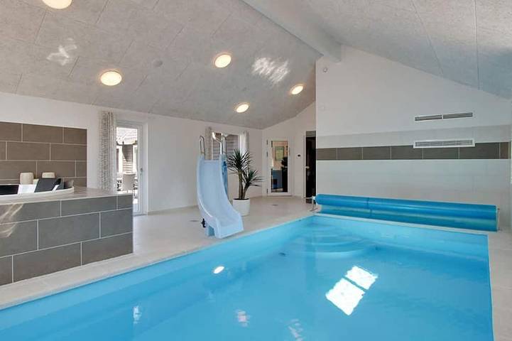 Ferienhaus für 22 Personen, mit Sauna und Terrasse sowie Garten, mit Haustier