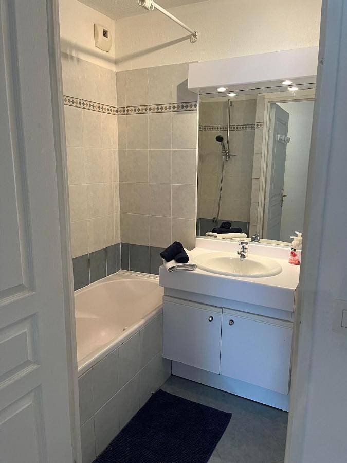 Gîte pour 4 personnes, avec terrasse ainsi que piscine et vue dans Office De Tourisme Et Des Congres De Mandelieu - 3