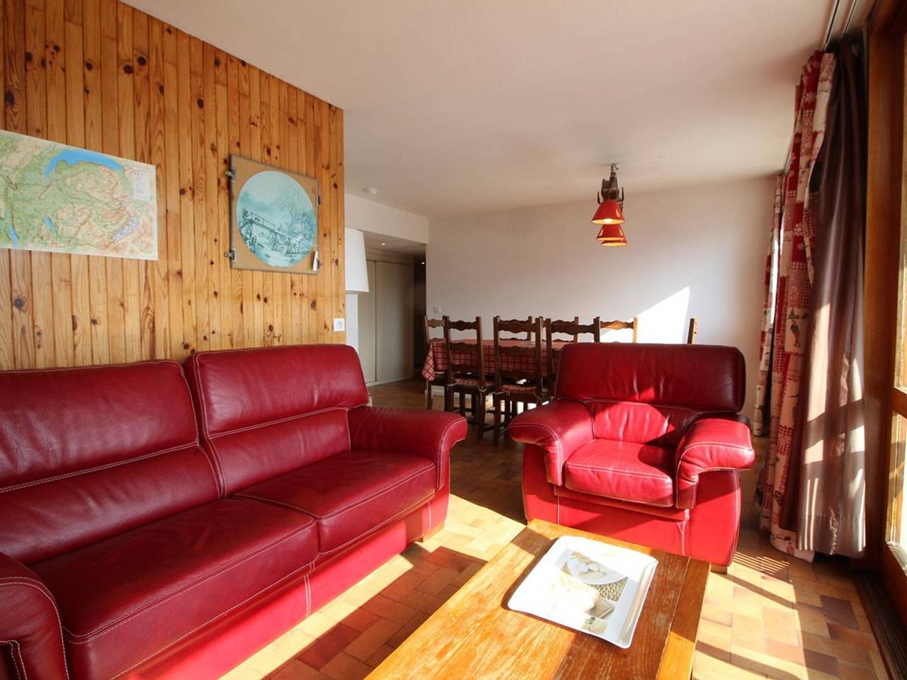 Geheel appartement, Spacious 3-room, sleeps 6, center village, near slopes in Les Carroz, Arâches-la-Frasse