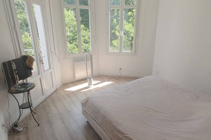 Ganze Wohnung, A 100-square-meter villa on the top floor in a quiet neighborhood, just 10 minutes from the beaches! in Toulon, Mittelmeerküste (Frankreich)