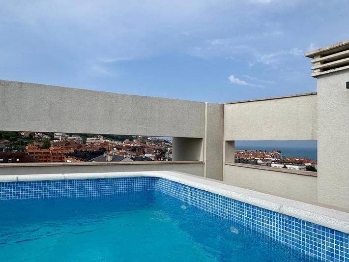 Apartamento para 4 personas, con jardín además de piscina y vistas en Gozón