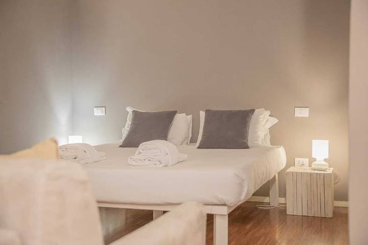 Appartamento intero, Spacious 90sqm Apartment Jewish Ghetto-2Br 2Ba Walk to Trastevere & Pantheon in Centro di Roma, Roma