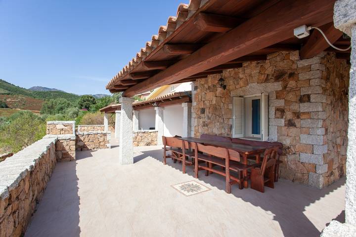 Appartamento per 10 persone, con Balcone e Giardino a San Teodoro