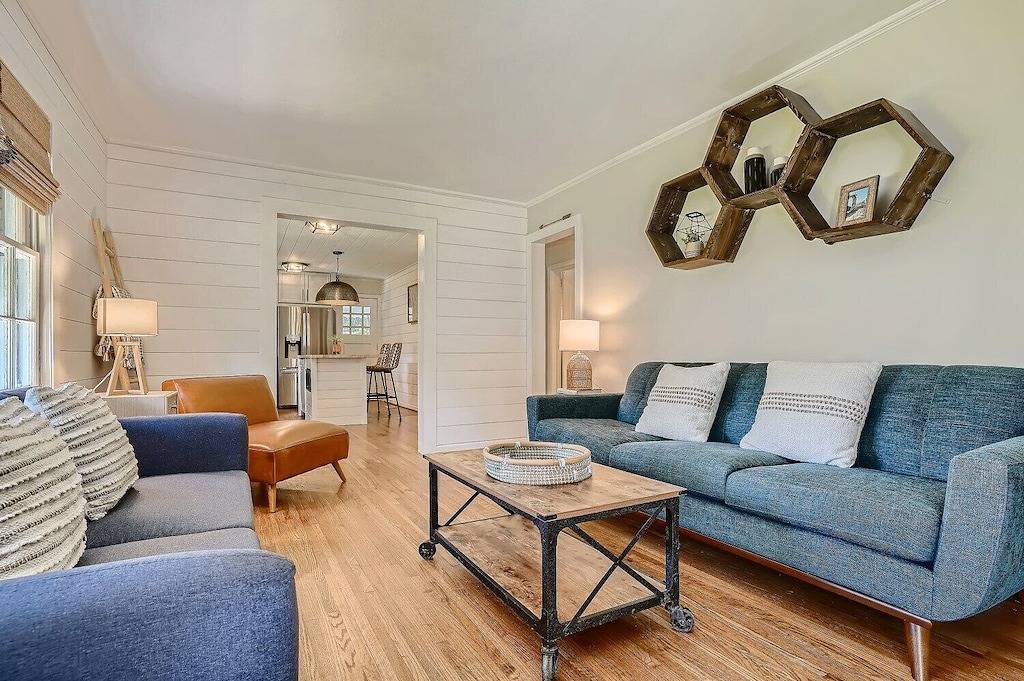 Adorable Smyrna | Vinings Bungalow minutes from The Battery, Buckhead, Midtown+! in Cobb County