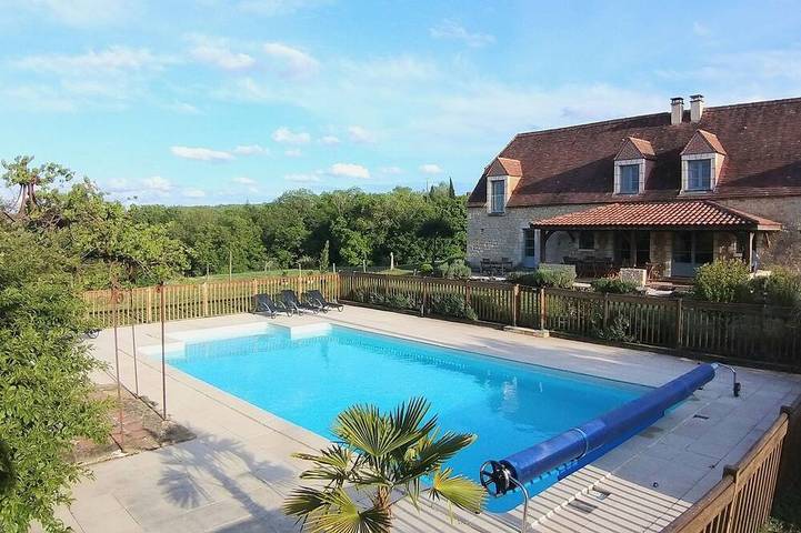 Gîte pour 10 personnes, avec Terrasse et Jardin à Reilhaguet