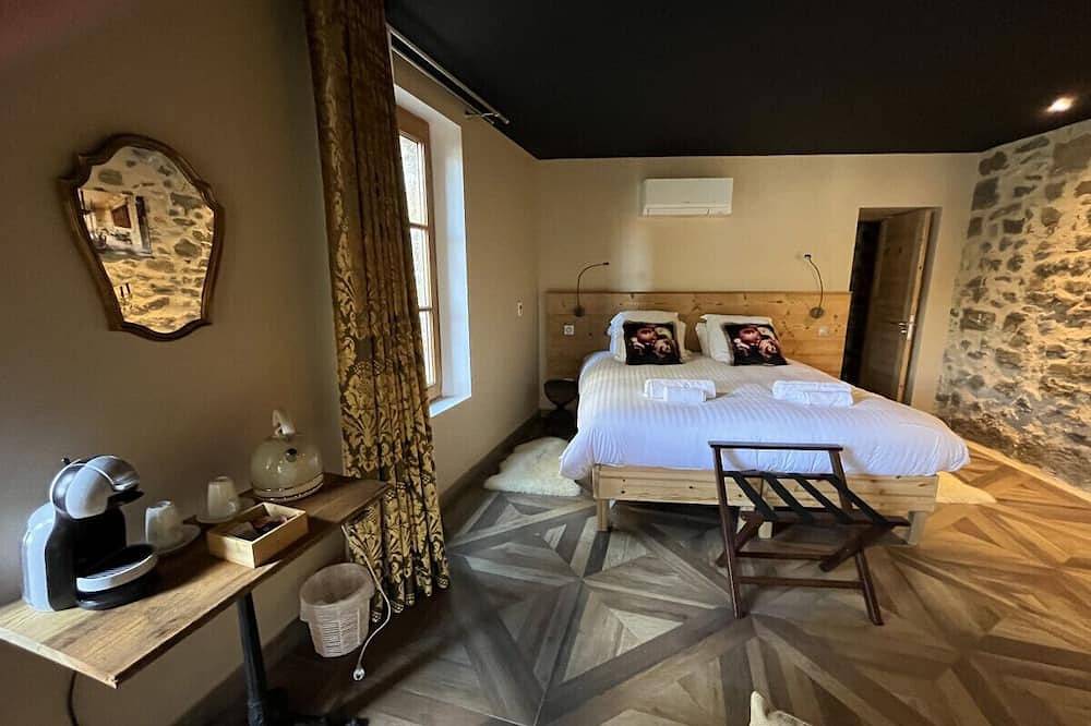 Le 19 - Chambre Chapelle 43m2 | Centre Historique | Clim in Langeac, Alto Loira