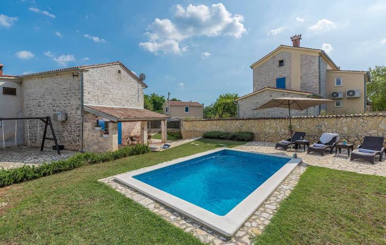 Ferienhaus für 6 Personen, mit Pool und Terrasse, mit Haustier