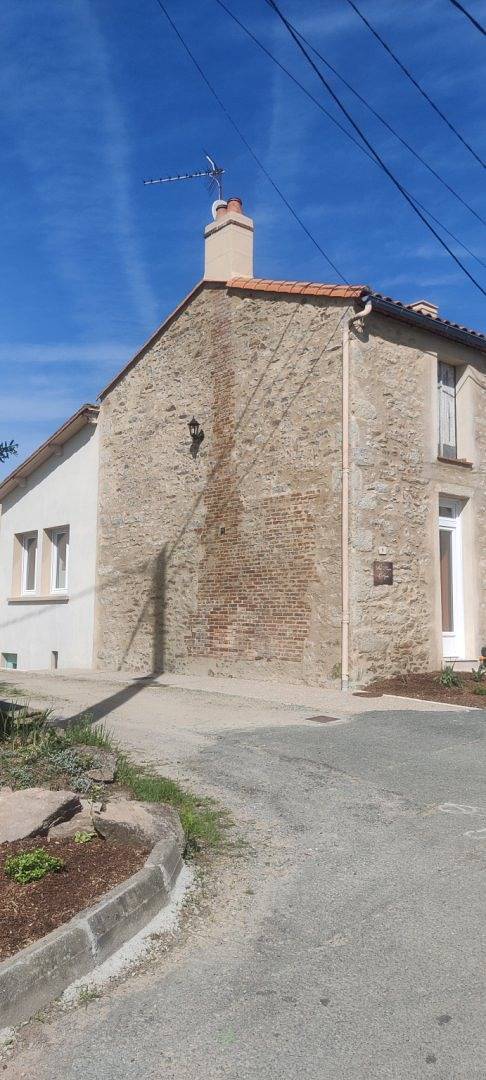 Gîte aux Fleurs d'Agnès in La Gaubretière, Vallée de la Loire