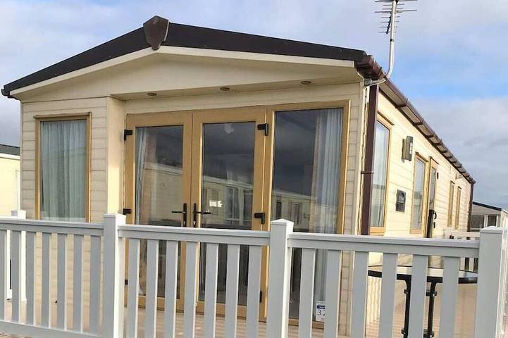 Holiday letting for 8 people, with pool and balcony in Camber Sands