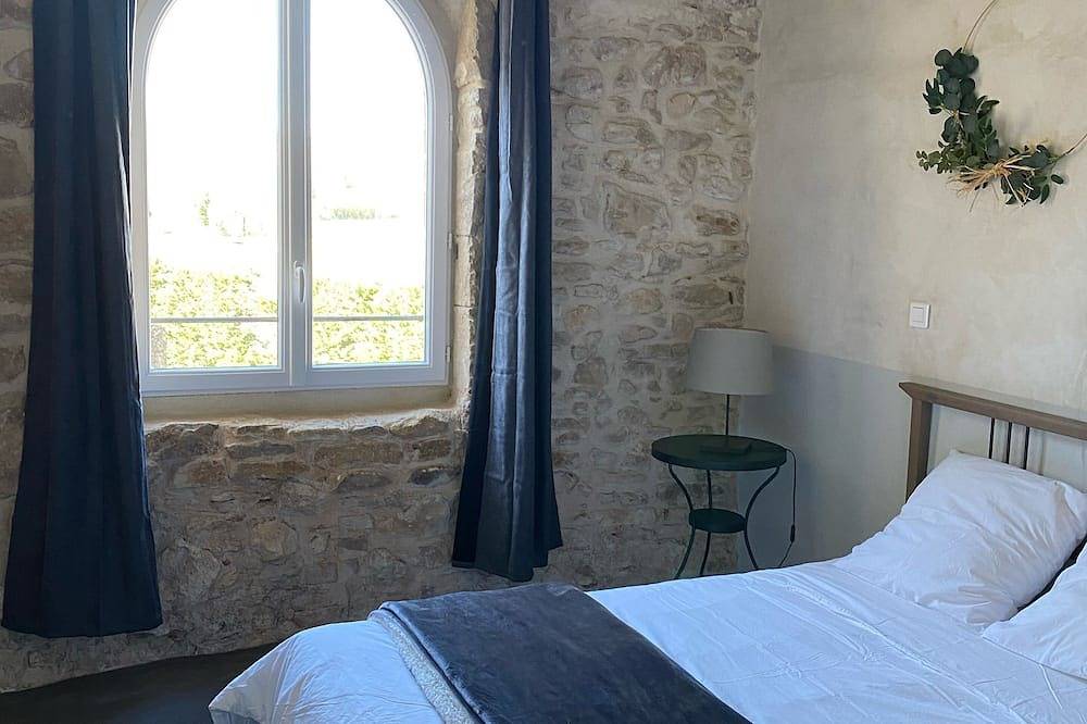 Gîte dans un Domaine Viticole in Saint-Paulet-de-Caisson, Région de Nîmes