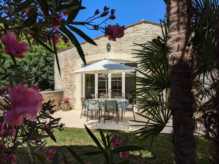 Gîte pour 6 personnes, avec piscine et jardin à Saint-Cybardeaux - 4