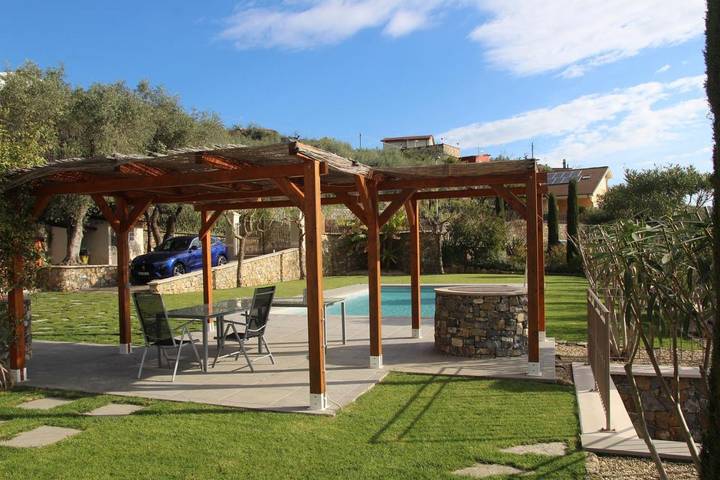 Villa pour 12 personnes, avec vue sur le lac et piscine ainsi que jardin et vue à Imperia - 3