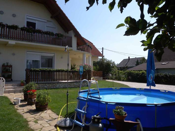 Ganze Ferienwohnung, Ferienwohnung mit Außenpool und Klimaanlage in Gyenesdias, Balaton Hochland Nationalpark