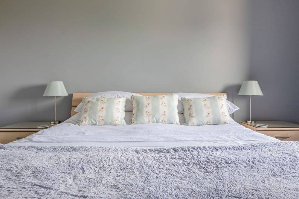 Honeysuckle Cottage, pet friendly, with a garden in Bigbury in Bigbury on Sea, South Devon