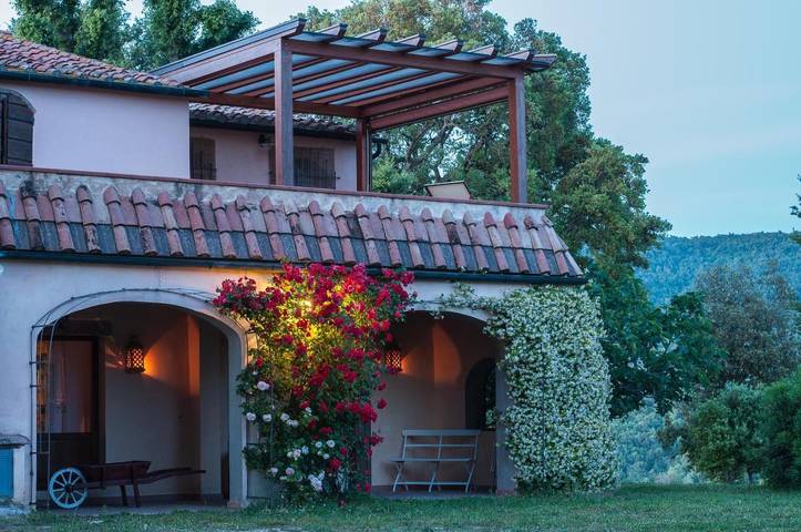 Agriturismo per 3 persone, con piscina e panorama nonché giardino in Castagneto Carducci