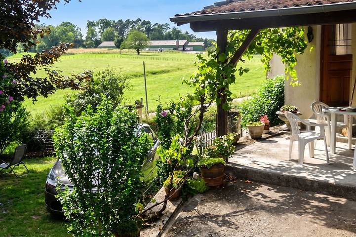 Location de vacances pour 7 personnes, avec terrasse et jardin, animaux acceptés à Teyssieu