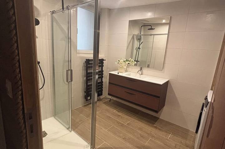 Ganze Wohnung, In the heart of Le Beausset T2 47M² ground floor Renovated and equipped in the city center in Le Beausset, Mittelmeerküste (Frankreich)