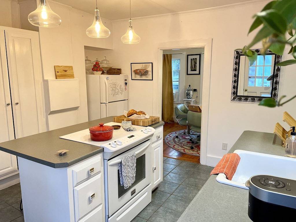 Historic Kennebunkport home only 0.3 miles to Dock Square in Kennebunkport, York County