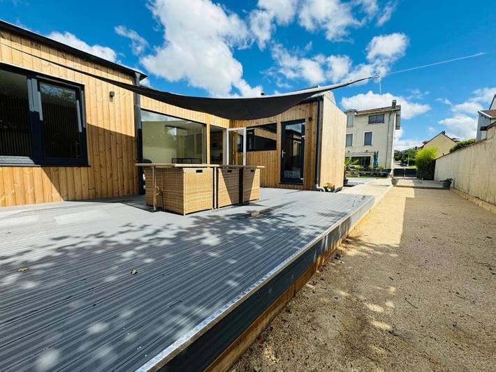 Location de vacances pour 6 personnes, avec terrasse à Vittel