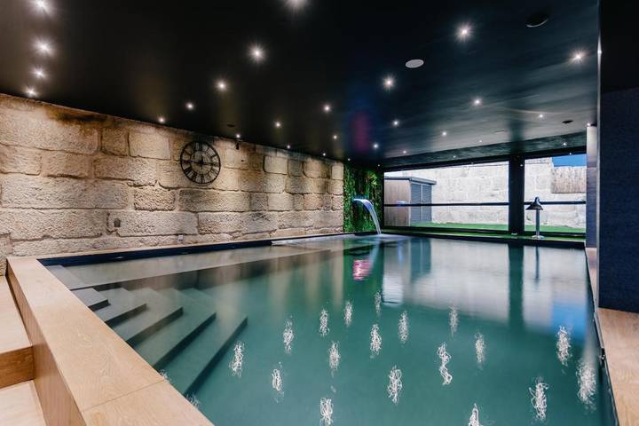 Gîte pour 4 personnes, avec Jacuzzi et Terrasse ainsi que Jardin et Piscine dans Penalva do Castelo