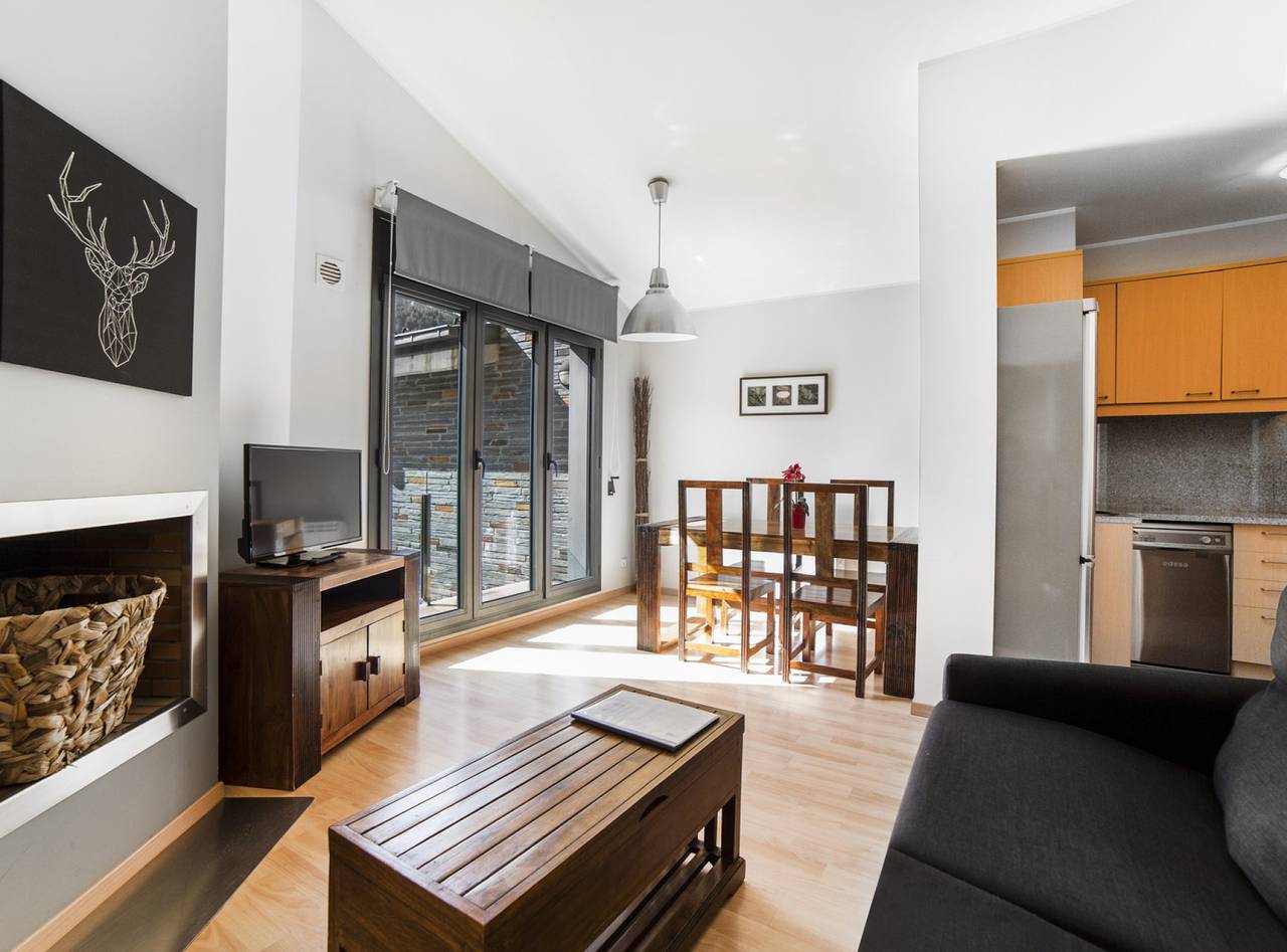 Ganze Wohnung, 1 Bedroom Apar. views. next to ski slopes. El Tarter.Floc 43 in El Tarter, Grandvalira