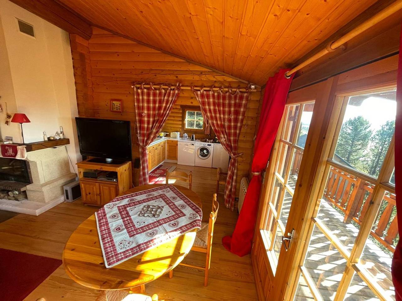 Cozy chalet with fireplace and garage in Les Angles in Les Angles, Parc naturel régional des Pyrénées catalanes