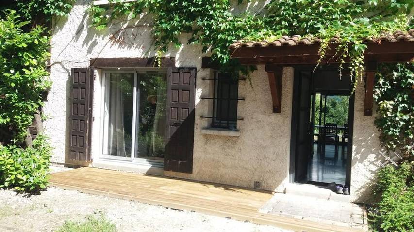 Location de vacances pour 6 personnes, avec vue et jardin à Saint-Nazaire-les-Eymes - 4