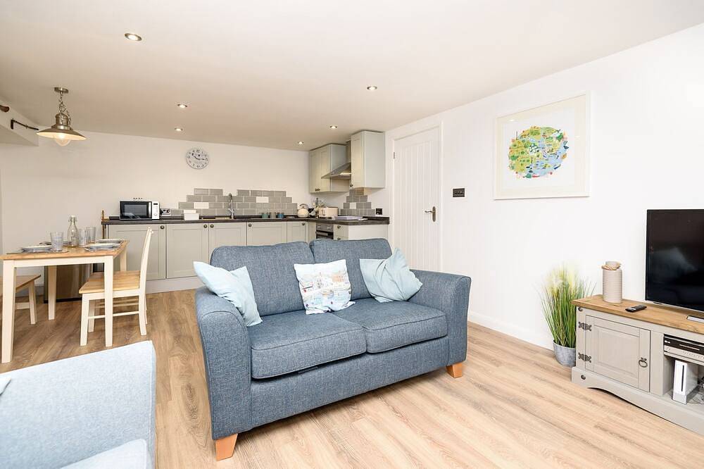 Delightful town centre apartment for four. in Looe, Cornwall